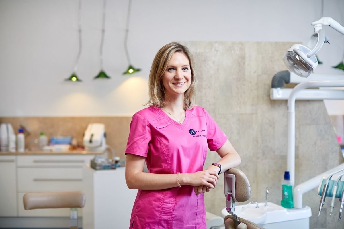 Dr. Sebők Vivien a budapesti fogászat és szájsebészet fogorvosa.