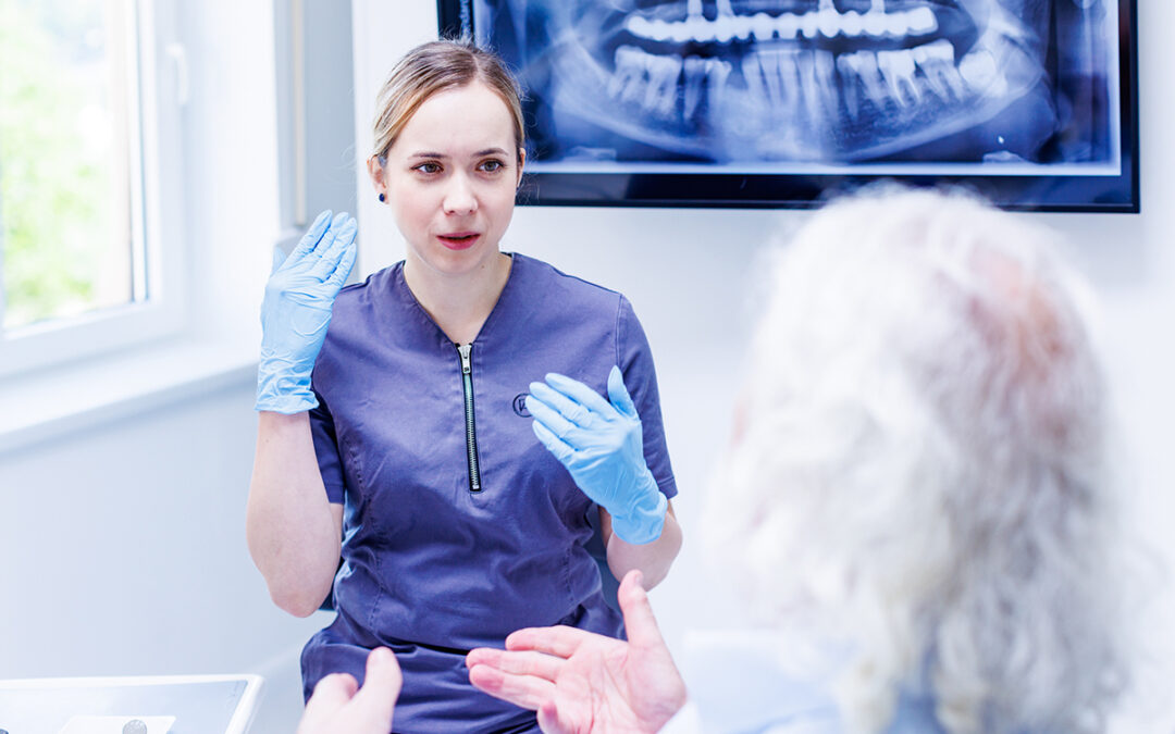 Fogínygyulladás kezelése – mit tehet azonnal otthon, és mikor érdemes a fogkő-eltávolítás?