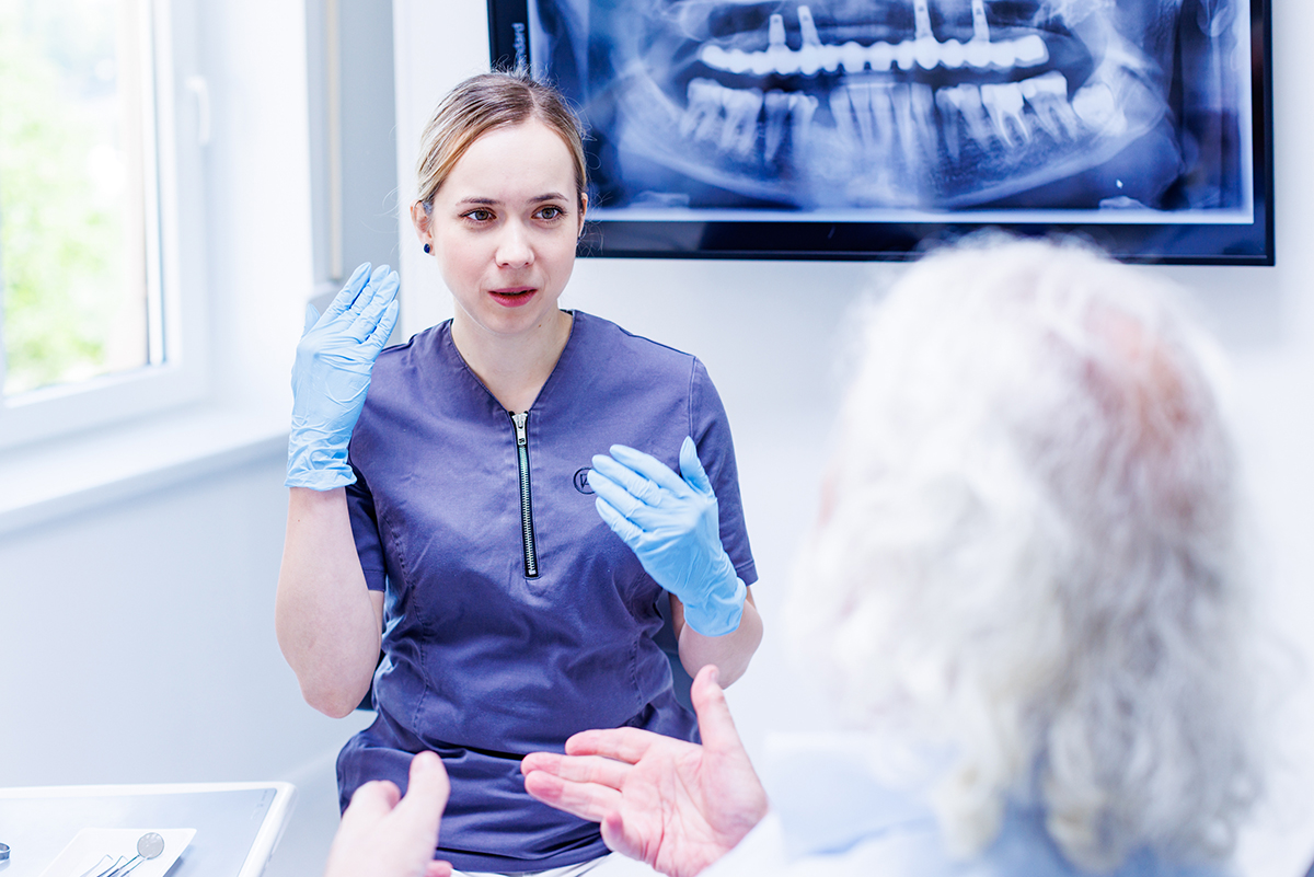 artdent-fogko-eltavolitas-blog-001 Dr. Bóna Judit az ultrahangos fogkő-eltávolításról beszél páciensének | Artdent Fogászat és Szájsebészet, Budapest