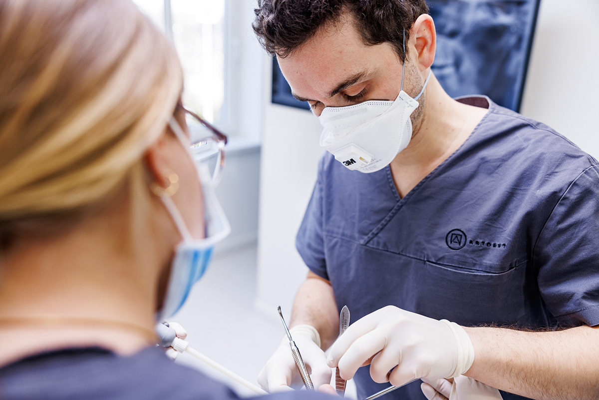 csontpotlas-implantatum-elott-mikor-elkerulhetetlen-1 Csontpótlás műtét közben, szájsebészeti beavatkozás | Artdent Fogászat és Szájsebészet, Budapest
