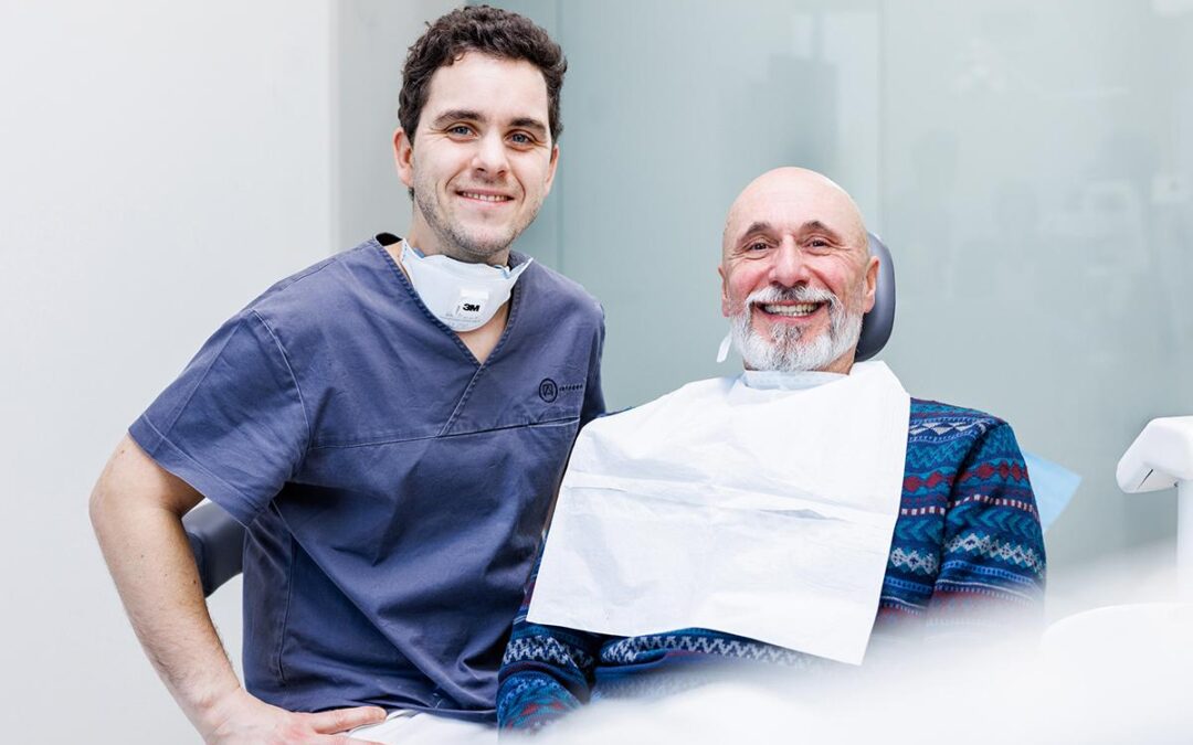Teljes fogsor implantátumra – fix vagy kivehető megoldást válasszon?